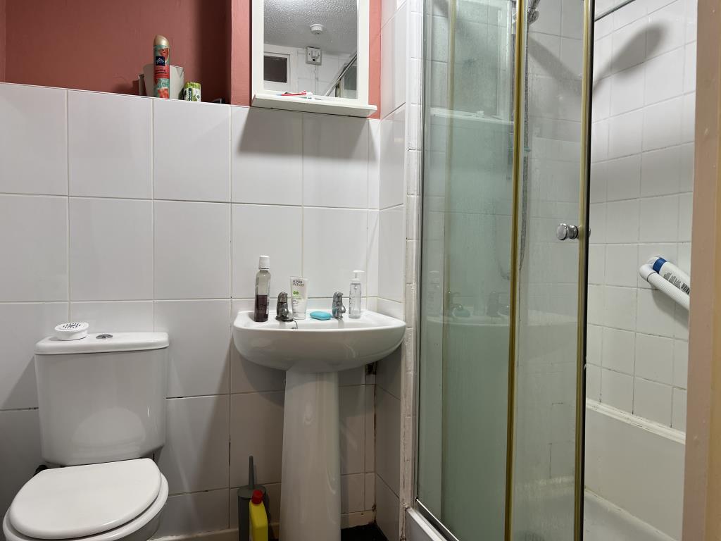 Lot: 113 - GROUND FLOOR STUDIO FLAT FOR INVESTMENT - Bathroom with shower cubicle